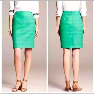 Banana Republic Green Tweed Pencil Skirt in Size 6